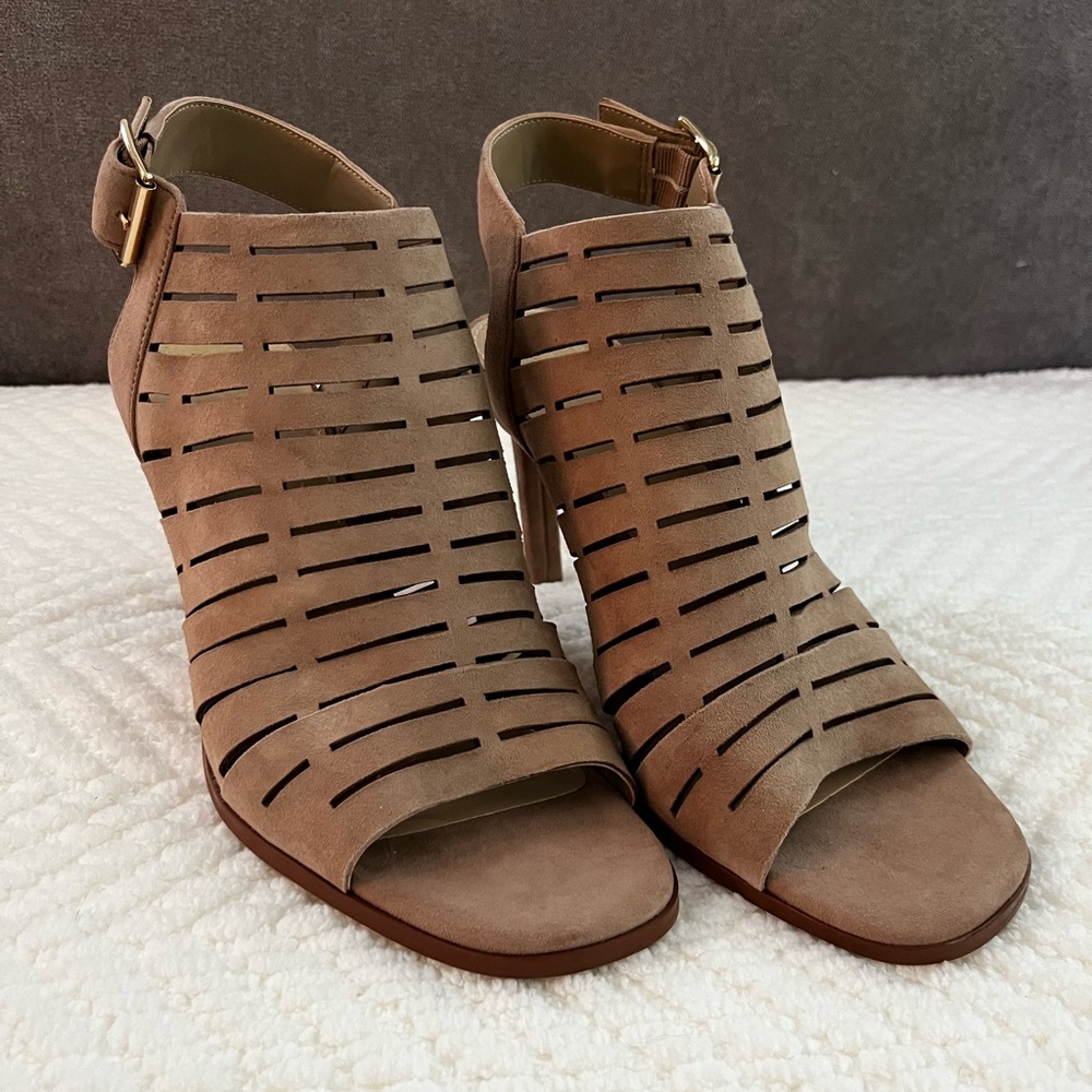 Vince Camuto ‘Jaxline’ Sandal - BRAND NEW